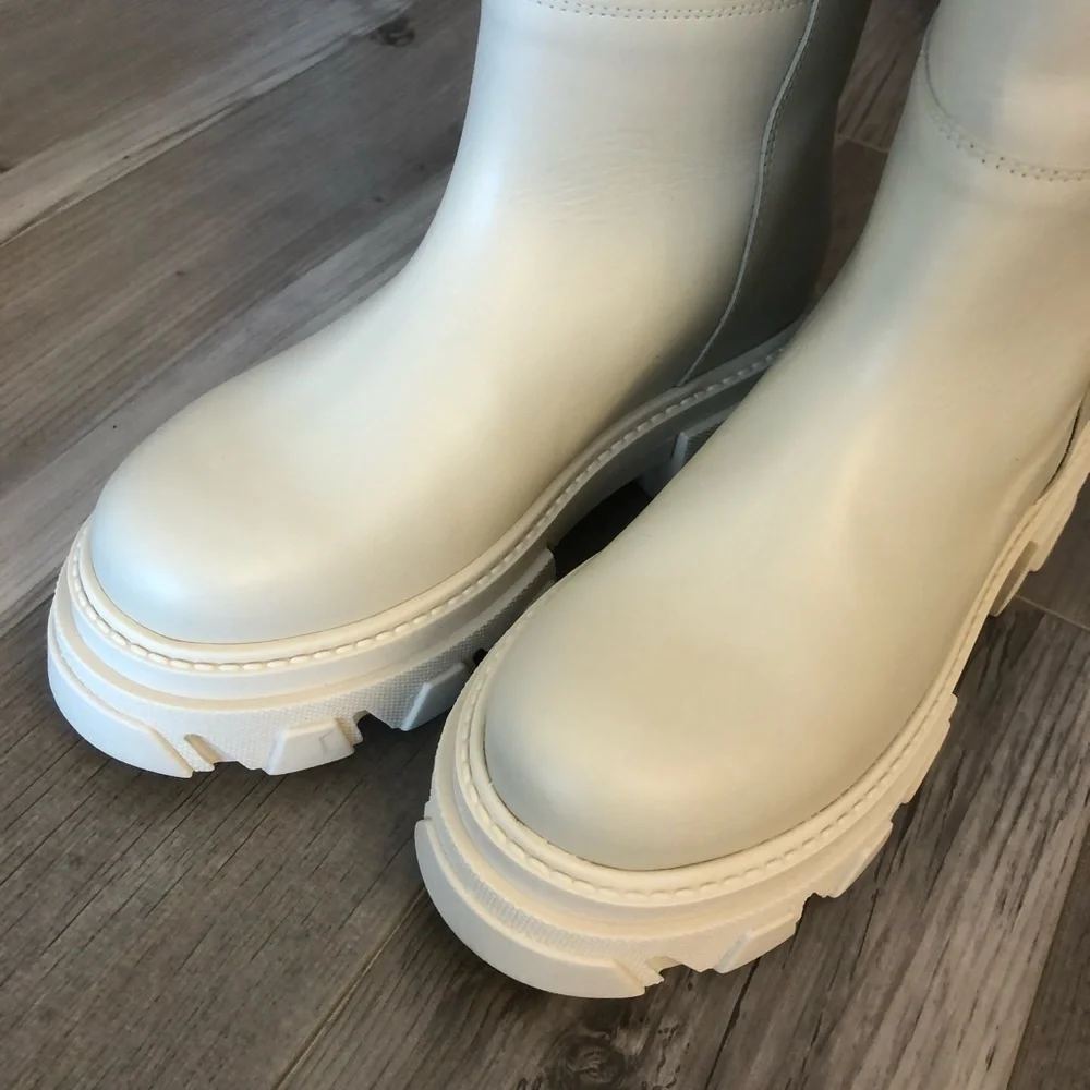 ALOHAS Cream Knee-High Platform Boots